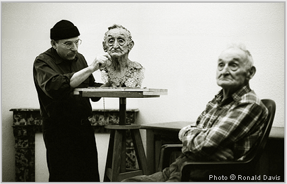 Stanley Roseman sculpting a portrait of Lino, 2007. Photo © Ronald Davis